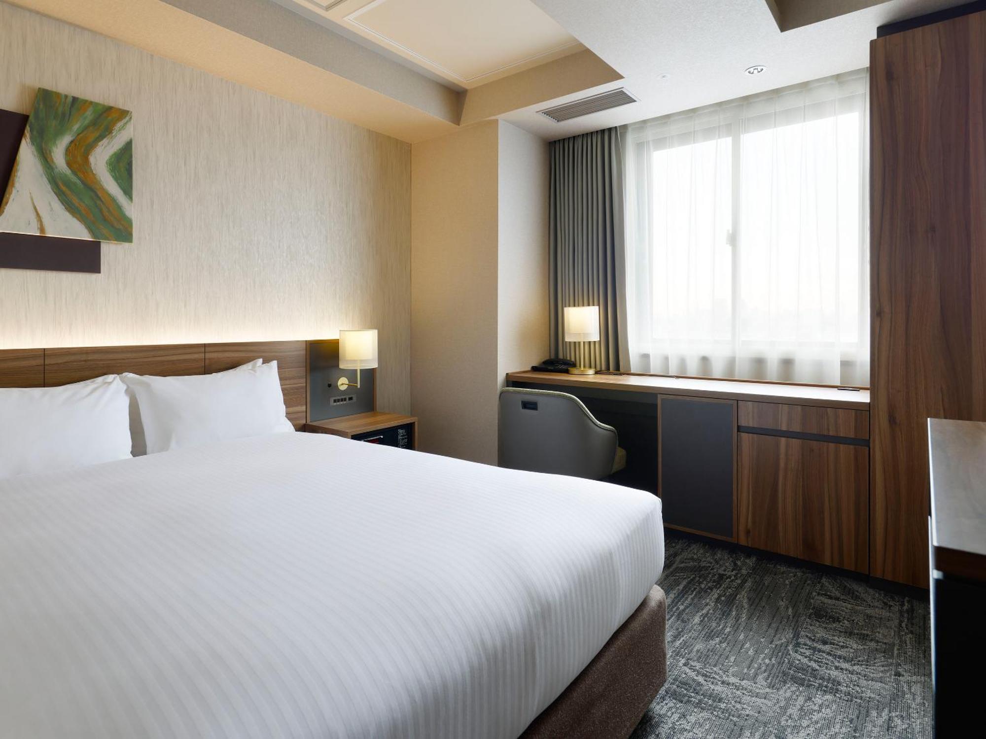Standard Double Room Desk
