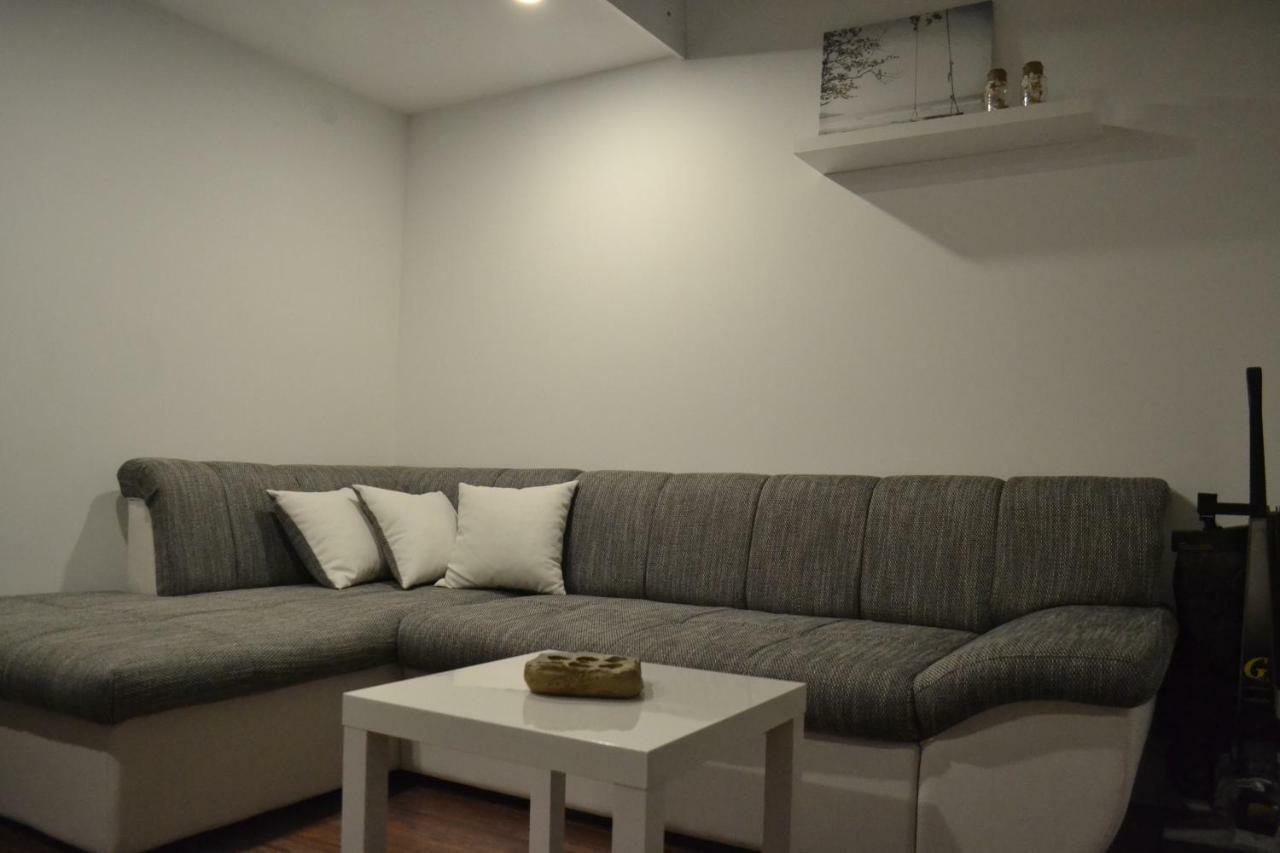 Ladies Floor Standard Double Room Table